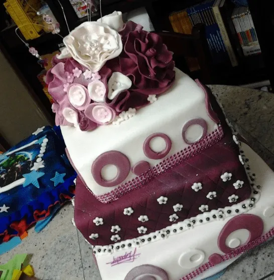 postresandcakesbylu: tortas de 15 Años....