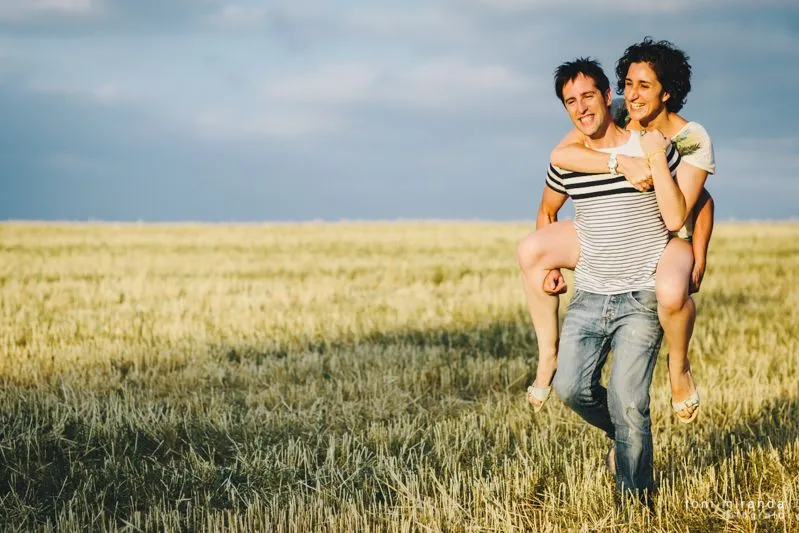 Novios jugando - Imagui