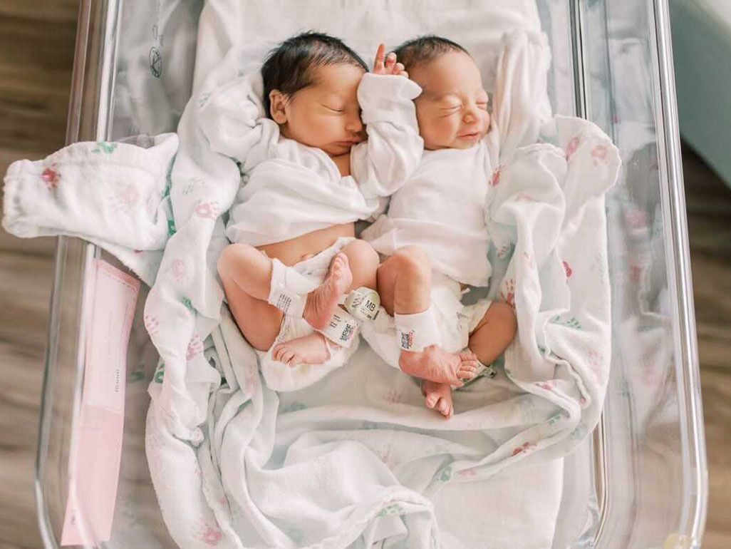 Fotos preciosas de gemelos, trillizos y cuatrillizos recién nacidos |  BabyCenter