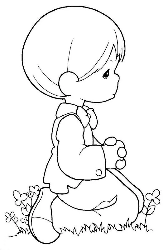 Pinto Dibujos: Niño arrodillado orando para colorear Pinto Dibujos: Niño arrodillado orando para colorear