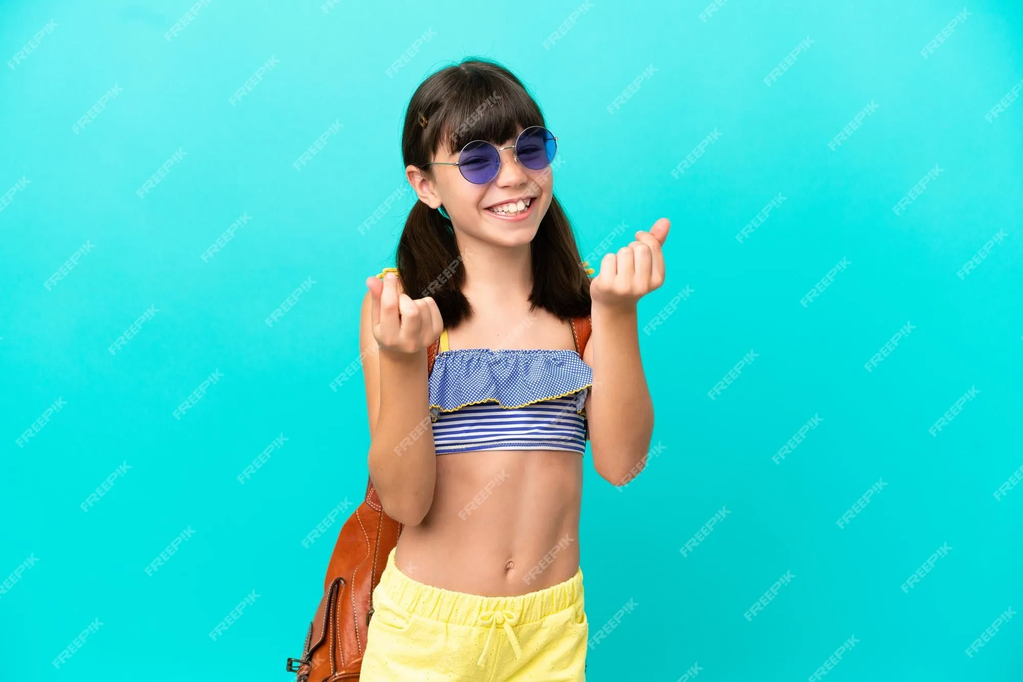 Premium Photo | Little caucasian kid going to the beach isolated on blue background making money gesture Premium Photo | Little caucasian kid going to the beach isolated on blue background making money gesture