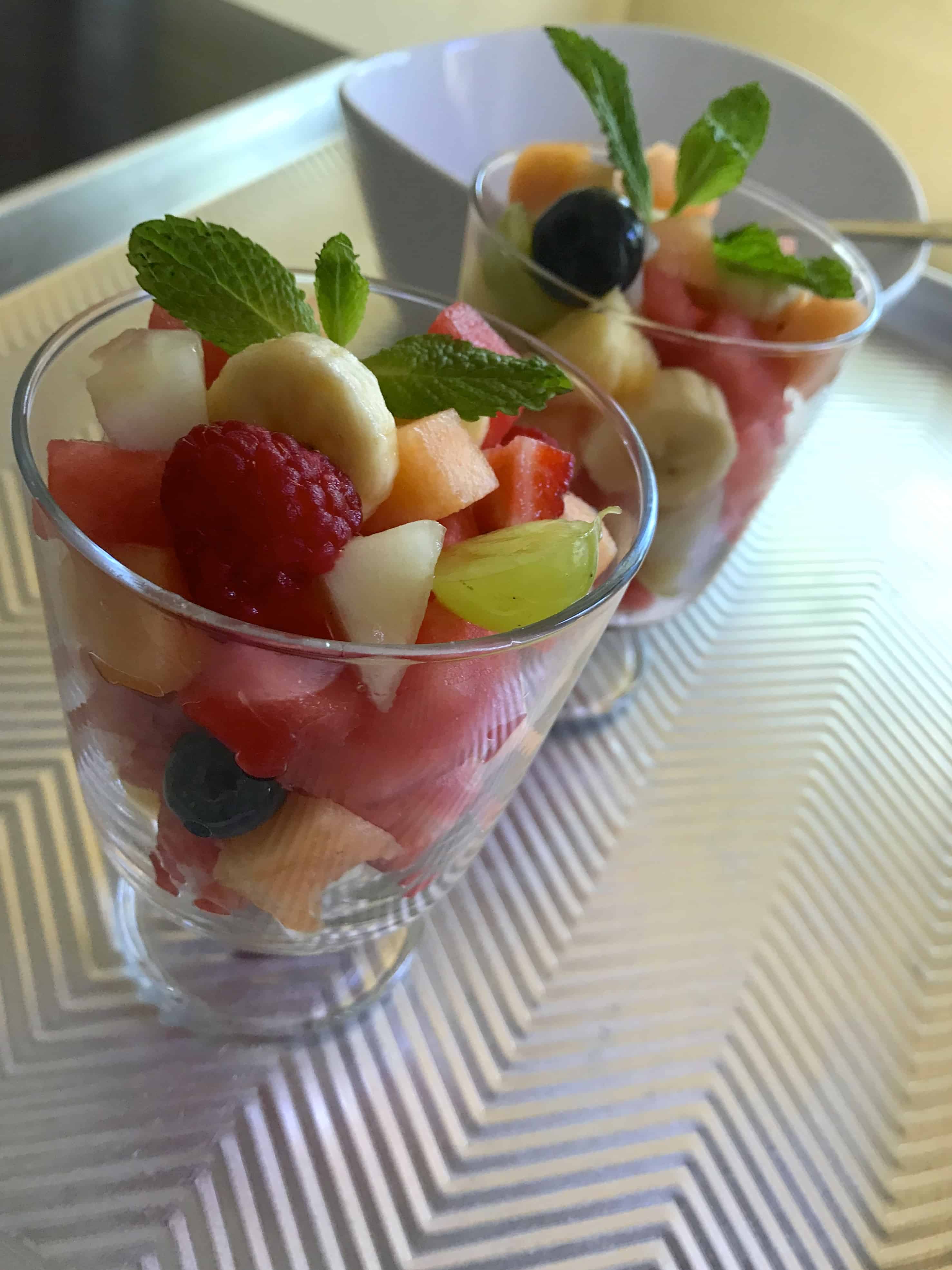 Cómo preparar una ensalada de fruta tropical, fácil y deliciosa - Hispana Global Cómo preparar una ensalada de fruta tropical, fácil y deliciosa - Hispana Global