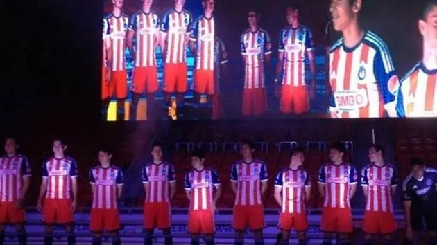 Presentan nueva indumentaria chiva - Extremo Deportivo