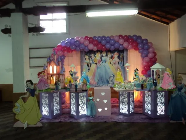  ... Princesas Adultas Lilás e Rosa - Princesas mesa estilo provençal