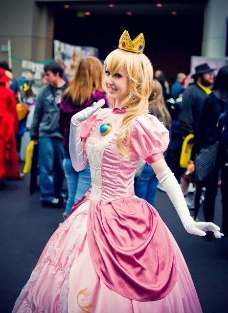 Princess Peach by Enayla