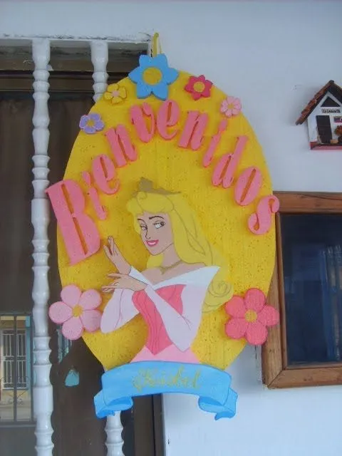 Mis Principitos... Piñatas y algo mas: Princesas.. y Cars