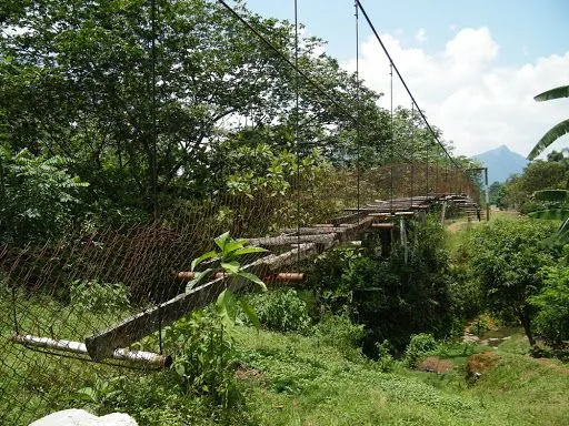 Puente colgante en la comunidad de Zapoapan del Municipio de ... Puente colgante en la comunidad de Zapoapan del Municipio de ...