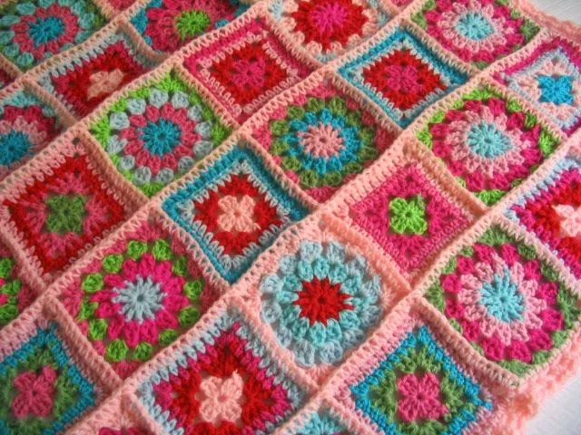 PUERTA AL SUR: Abriga tu casa con una manta tejida a crochet o dos ... PUERTA AL SUR: Abriga tu casa con una manta tejida a crochet o dos ...