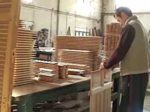Como hacemos nuestras puertas de paso en madera maciza - YouTube