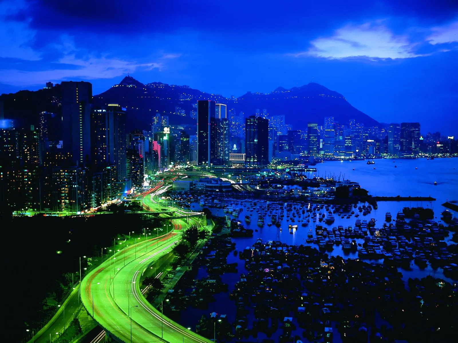 Puerto y ciudad Noche