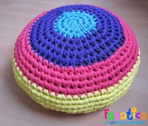 Puff de Ganchillo Cojín de Suelo Redondo por FanaticaBarcelona Puff de Ganchillo Cojín de Suelo Redondo por FanaticaBarcelona
