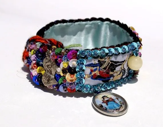 Pulsera bordada con escapulario de San Martin Caballero por Toshik