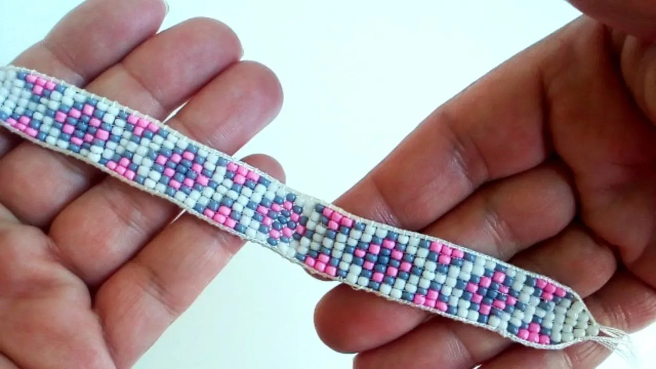 PULSERA COSIDA con MOSTACILLAS/CHAQUIRAS paso a paso. - YouTube PULSERA COSIDA con MOSTACILLAS/CHAQUIRAS paso a paso. - YouTube