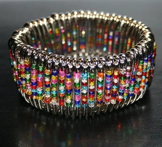 Pulsera con cuentas y ganchos - Guía de MANUALIDADES Pulsera con cuentas y ganchos - Guía de MANUALIDADES