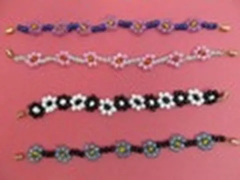 Pulsera De Flores con Chaquira - Colección Hippie-Chic - YouTube Pulsera De Flores con Chaquira - Colección Hippie-Chic - YouTube