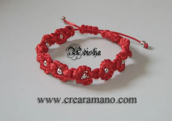 Pulsera de flores en macramé | Crearamano.com