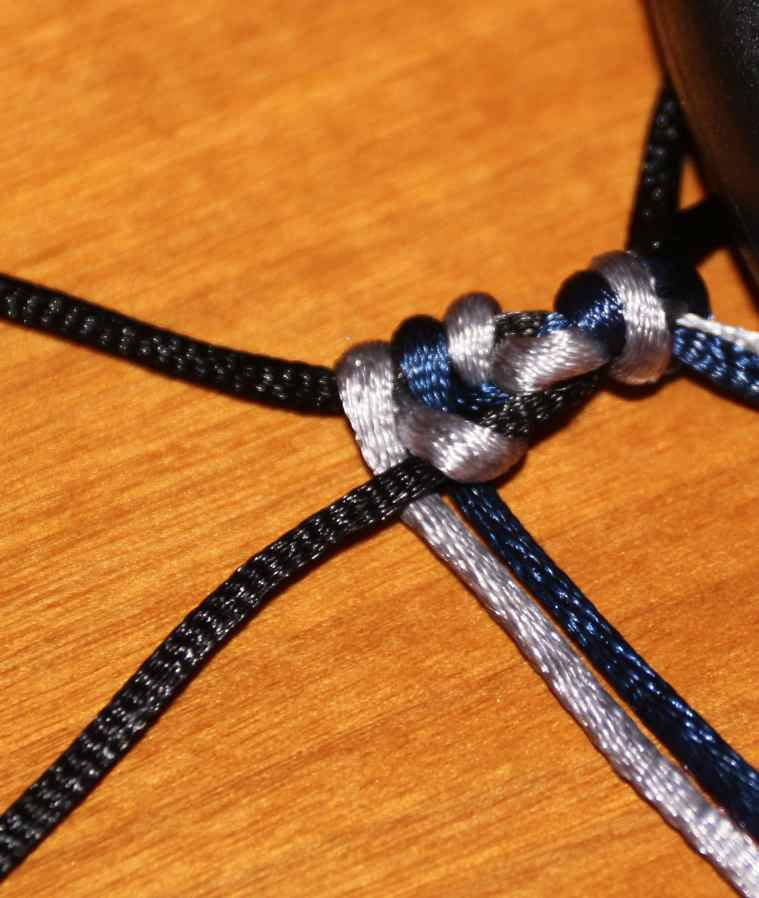 Cómo hacer una pulsera de hilos con cola de ratón. | Manetes Bones Cómo hacer una pulsera de hilos con cola de ratón. | Manetes Bones