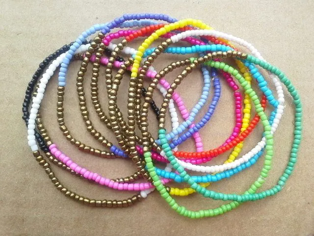 Pulseras de chaquira de colores!!! Luciana Vázquez Diseños ...