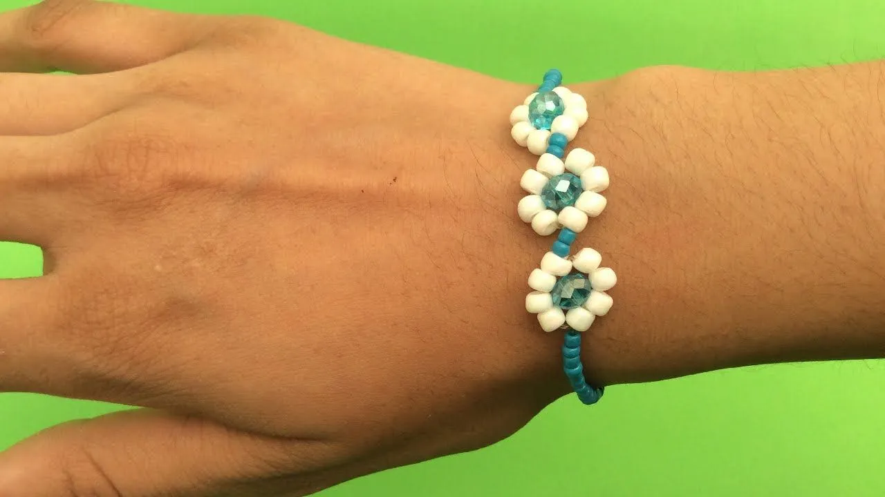 Pulseras con chaquira✨como hacer pulseras/ Beaded bracelets/how to make bracelets PapelyManualidades - YouTube Pulseras con chaquira✨como hacer pulseras/ Beaded bracelets/how to make bracelets PapelyManualidades - YouTube