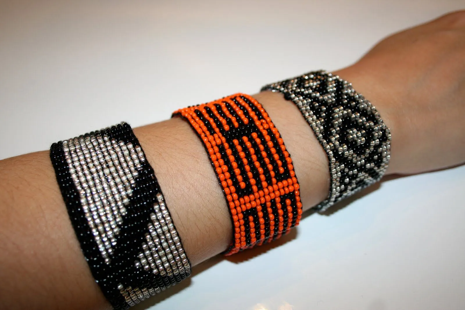 El Panartesano: Pulseras gruesas de chaquiras El Panartesano: Pulseras gruesas de chaquiras