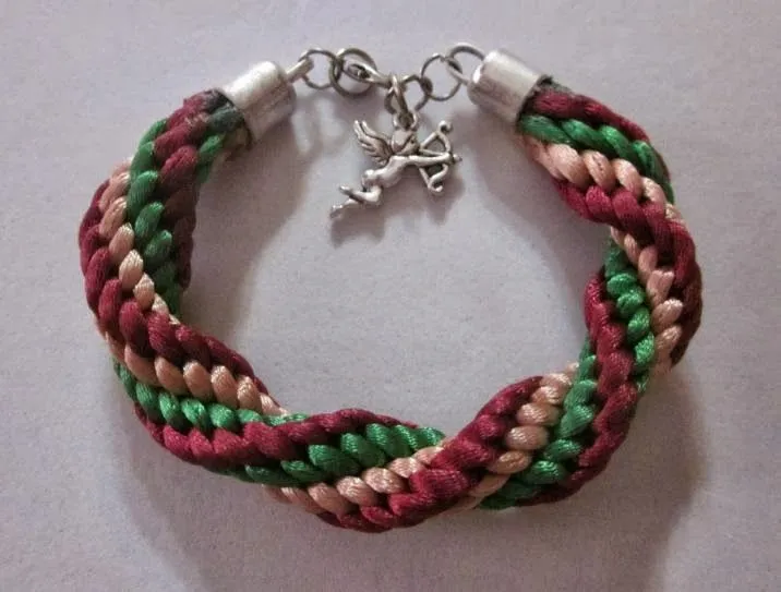 pulseras kumihimo | facilisimo.com