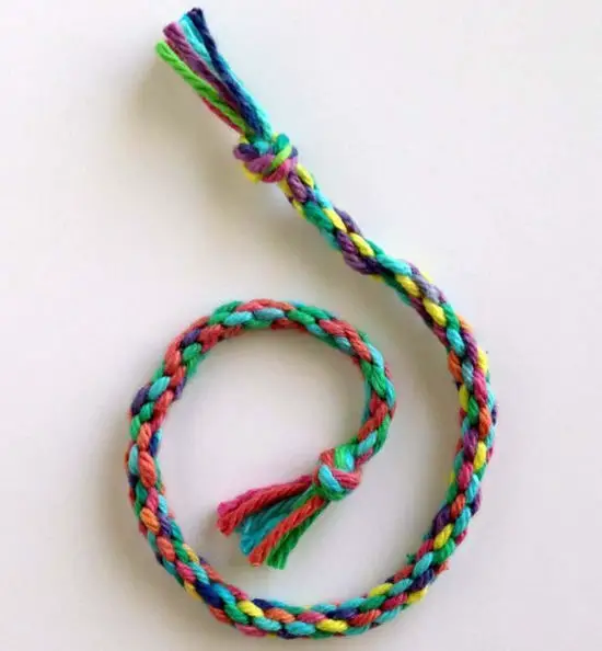 Pulseras de trenza redonda - Manualidades Infantiles Pulseras de trenza redonda - Manualidades Infantiles