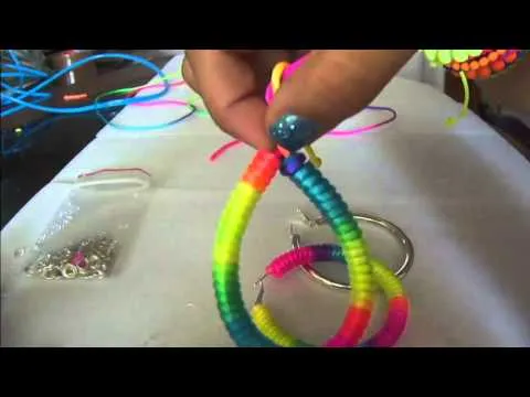 Pulseras y zarcillos neon o fluorescente usando cola de raton y ... Pulseras y zarcillos neon o fluorescente usando cola de raton y ...