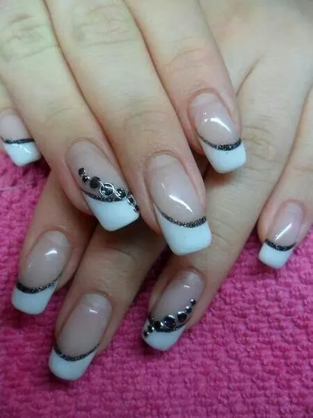 Punta blanca y decoración en color negro | uñas | Pinterest Punta blanca y decoración en color negro | uñas | Pinterest