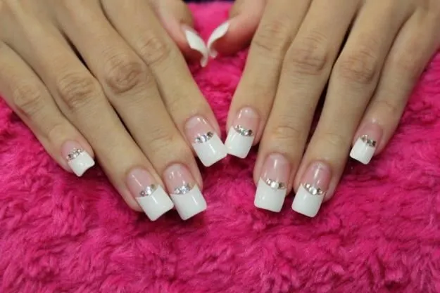punta blanca con piedras $ 160 | Uñas maguita | Pinterest punta blanca con piedras $ 160 | Uñas maguita | Pinterest