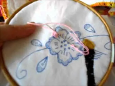 Puntada festón en flor chica, con hebra sencilla - YouTube Puntada festón en flor chica, con hebra sencilla - YouTube