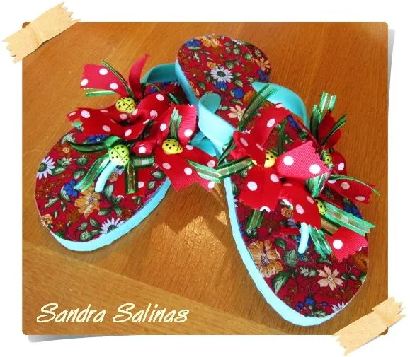 PUNTO DE CRUZ... MI HOBBY: SANDALIAS CON LISTONES Y BOTONES