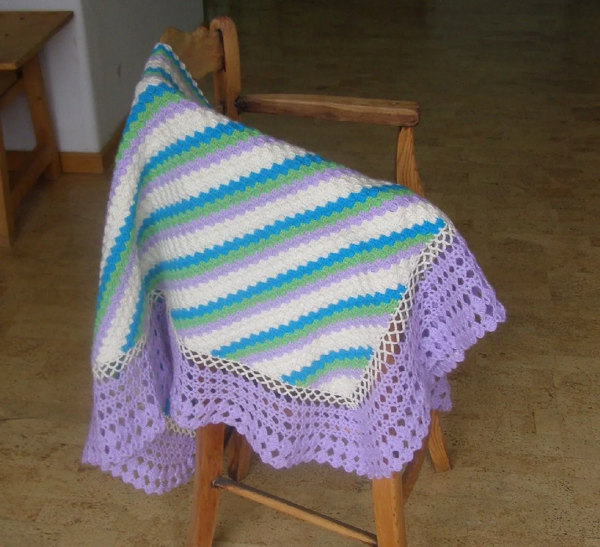A punto de red: Toca o pico a crochet para bebé A punto de red: Toca o pico a crochet para bebé