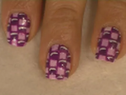 Purple Checkered Nail Art / Arte para las uñas con cuadros morados ... Purple Checkered Nail Art / Arte para las uñas con cuadros morados ...