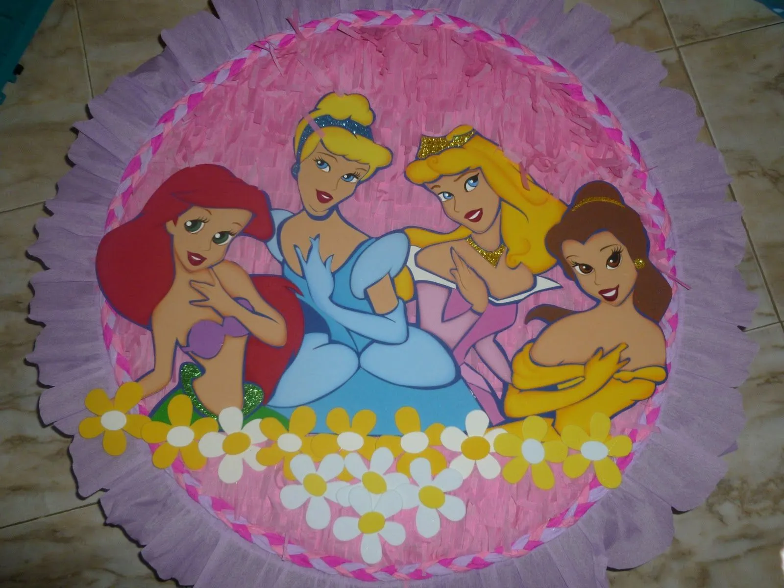 Q'LINDO Manualidades: ME ENCANTA HACER ESTA PIÑATA DE PRINCESAS Q'LINDO Manualidades: ME ENCANTA HACER ESTA PIÑATA DE PRINCESAS