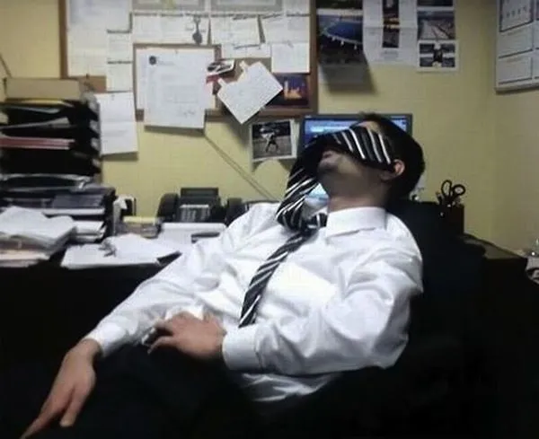 Humor Gráfico: Personas durmiendo en el lugar menos indicado ... Humor Gráfico: Personas durmiendo en el lugar menos indicado ...