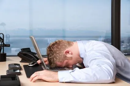 Quedarse dormido en el trabajo podría ser algo positivo - RunRun.es