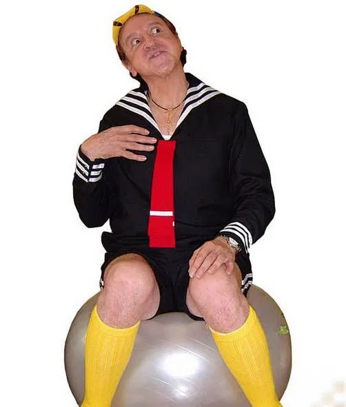 A Quico se le 'chispoteó': perdió traje de marinerito ... A Quico se le 'chispoteó': perdió traje de marinerito ...