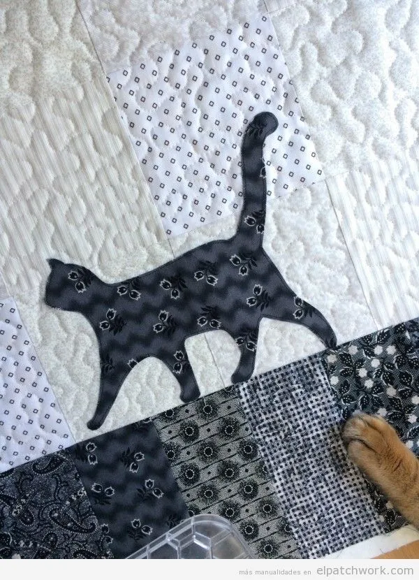 Quilt de Halloween con dibujo de árbol, gato y luna llena con patrón para  descargar • El Patchwork