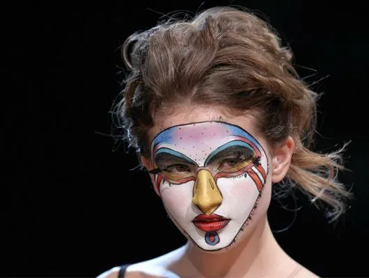 QVC Facewalk: desfile de maquillajes | Viste la Calle