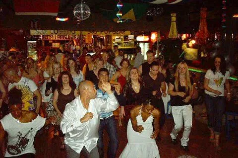 Radio Praga - “Para bailar salsa hay que tener bomba” Radio Praga - “Para bailar salsa hay que tener bomba”