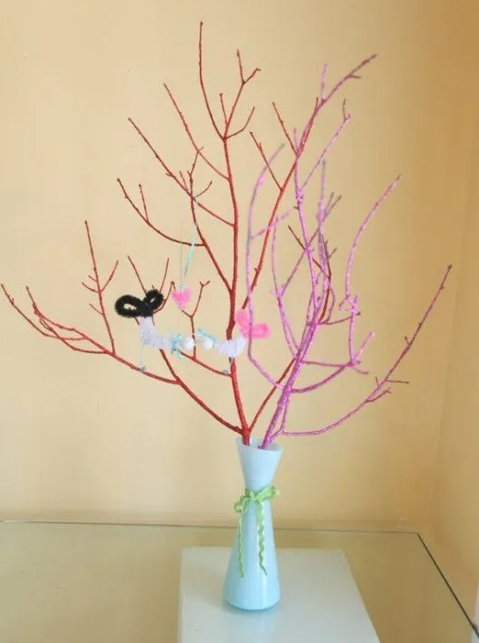 Ramas secas decoradas con brillantinas - Guía de MANUALIDADES Ramas secas decoradas con brillantinas - Guía de MANUALIDADES