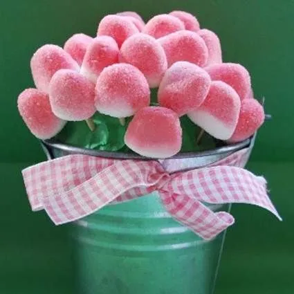 Ramo de flores con chucherías - Decoracion - EstiloPeques Ramo de flores con chucherías - Decoracion - EstiloPeques