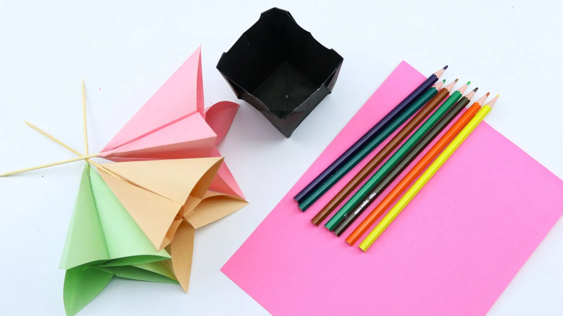 Cómo hacer un ramo de flores de papel (con imágenes) Cómo hacer un ramo de flores de papel (con imágenes)