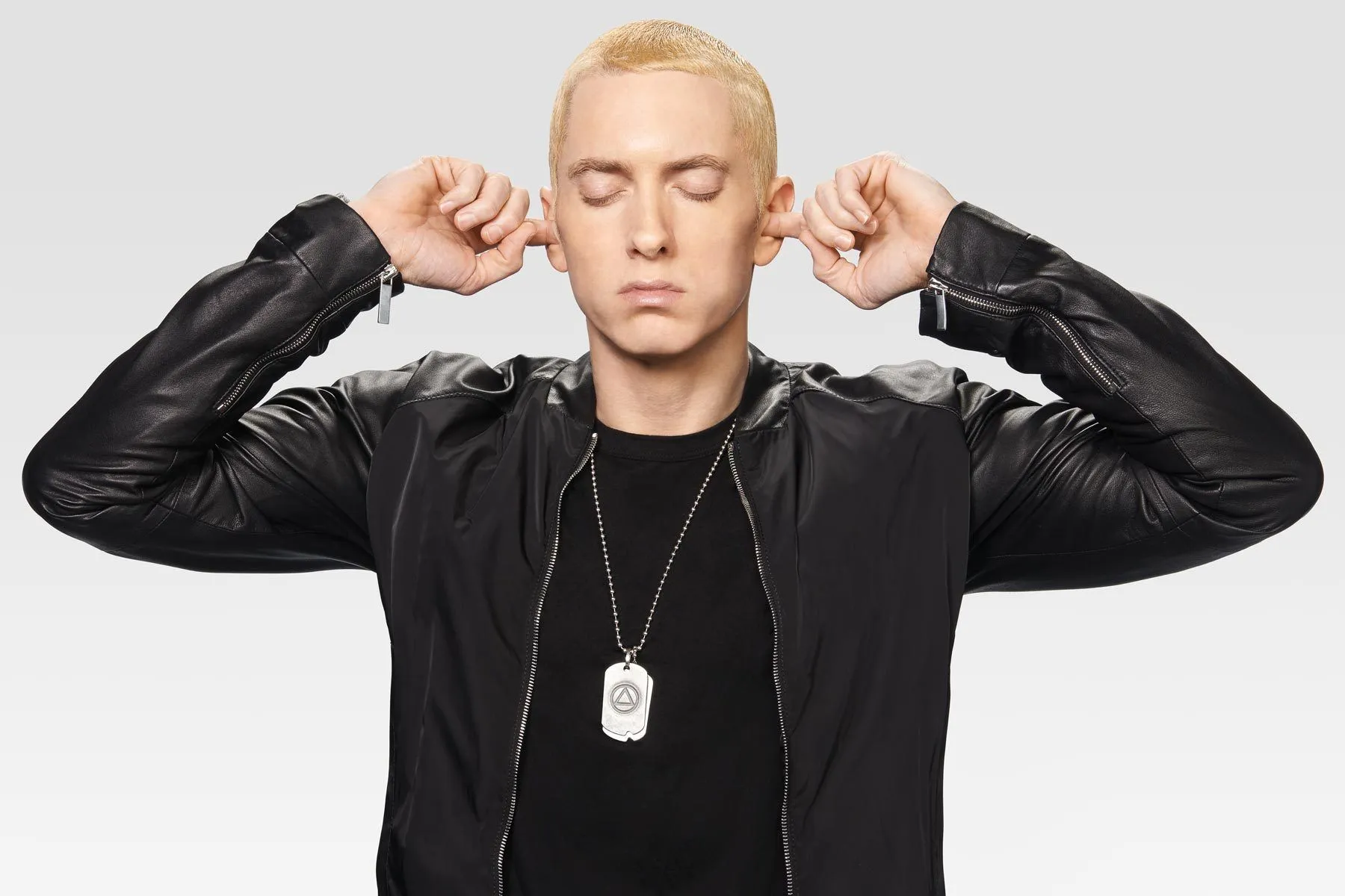 El rapero estadounidense Eminem “confiesa” que es gay El rapero estadounidense Eminem “confiesa” que es gay