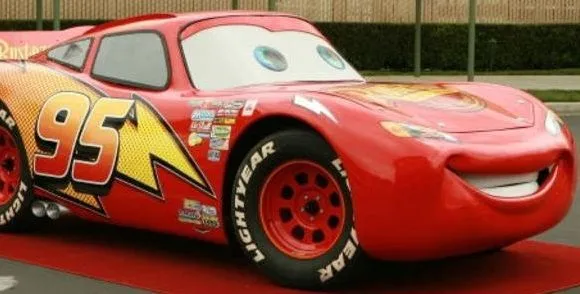 EL RAYO MCQUEEN | Motor y Dominio