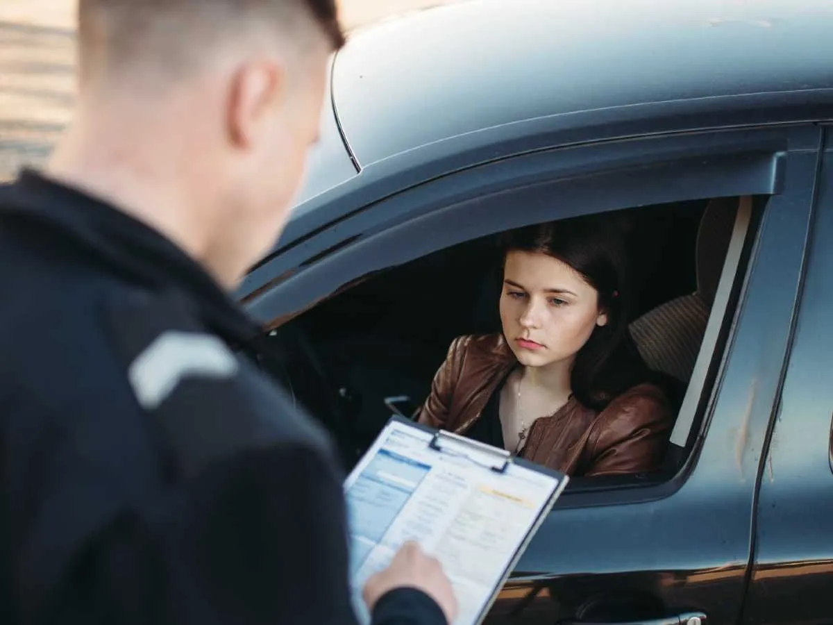 Razones por las que un policia puede inspeccionar mi coche sin una órden | Dinero en Imagen Razones por las que un policia puede inspeccionar mi coche sin una órden | Dinero en Imagen