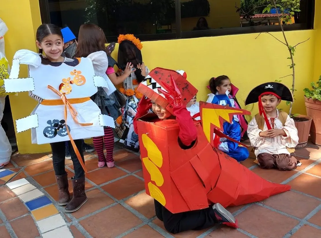 Realiza el Colegio Hikma concurso de disfraces con material reciclado - Colegio Hikma | Modelo Activo, pionero en Puebla Realiza el Colegio Hikma concurso de disfraces con material reciclado - Colegio Hikma | Modelo Activo, pionero en Puebla