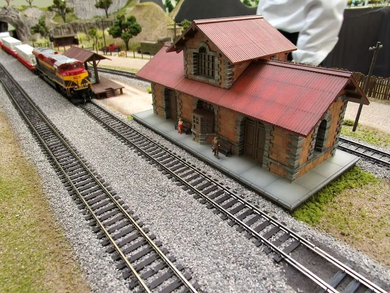 Realizan maquetas a escala de estaciones del tren en Querétaro Realizan maquetas a escala de estaciones del tren en Querétaro