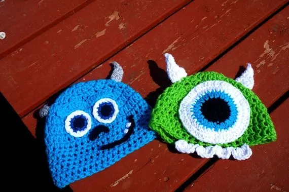GRAN REBAJA compre 2 gorras de crochet de Monsters por Karohook GRAN REBAJA compre 2 gorras de crochet de Monsters por Karohook