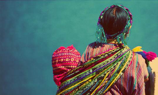 El rebozo mexicano, una prenda para amar: Marta Debra Turok